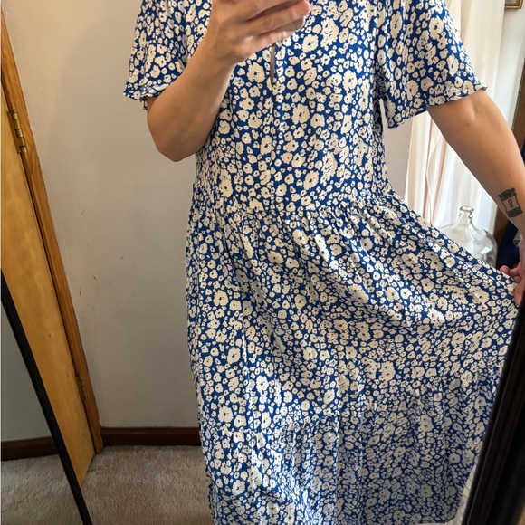Zara Blue and White Floral Tiered Midi Dress Flutter Sleeve - Picture 7 of 12